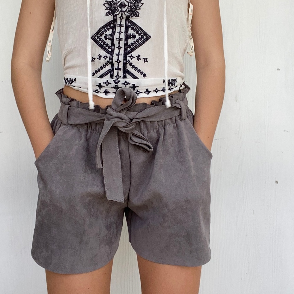 Stunning purple velvet shorts - Picture 2 of 4